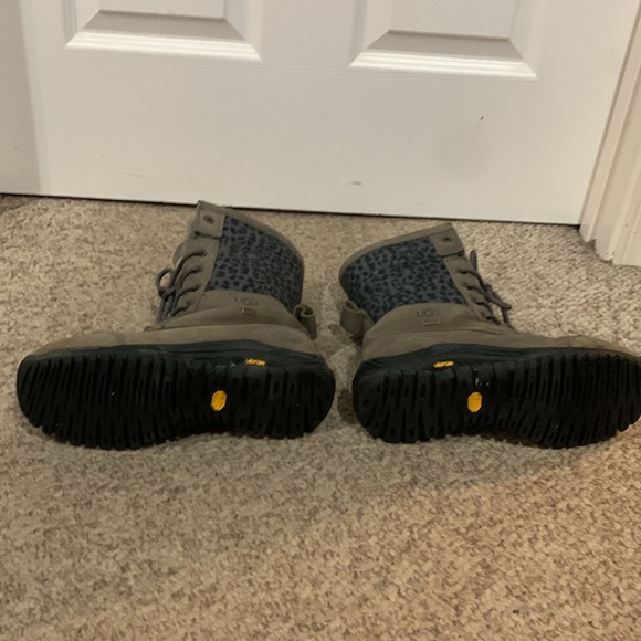 Ugg grey black Adriondack Vibram fold over fur winter boots sz 7.5 - Picture 6 of 8